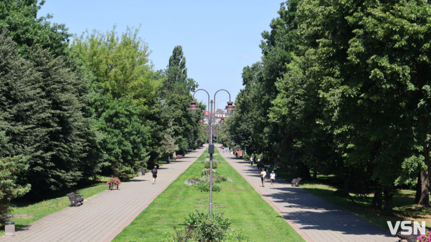 Як відпочивають лучани у парку імені Лесі Українки. Фоторепортаж