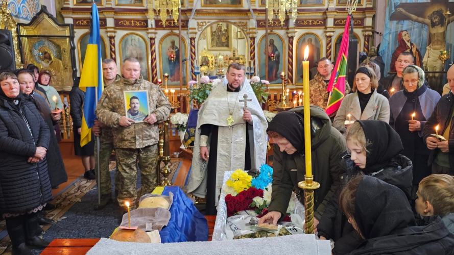 Був призваний на службу у червні цього року, а загинув у жовтні: на Волині попрощалися з молодим Героєм Валерієм Гаржою