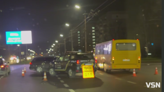 Аварія на Соборності у Луцьку - маршрутка зіткнулася з легковиком