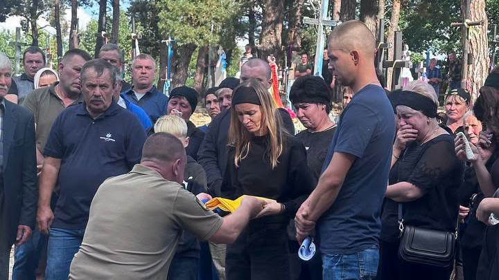 Повернувся додому «на щиті»: на Волині попрощалися із захисником Сергієм Міньковським