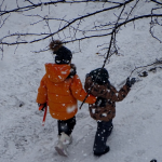 На Волині двоє дітей обморозили ноги: суд оштрафував їхню матір