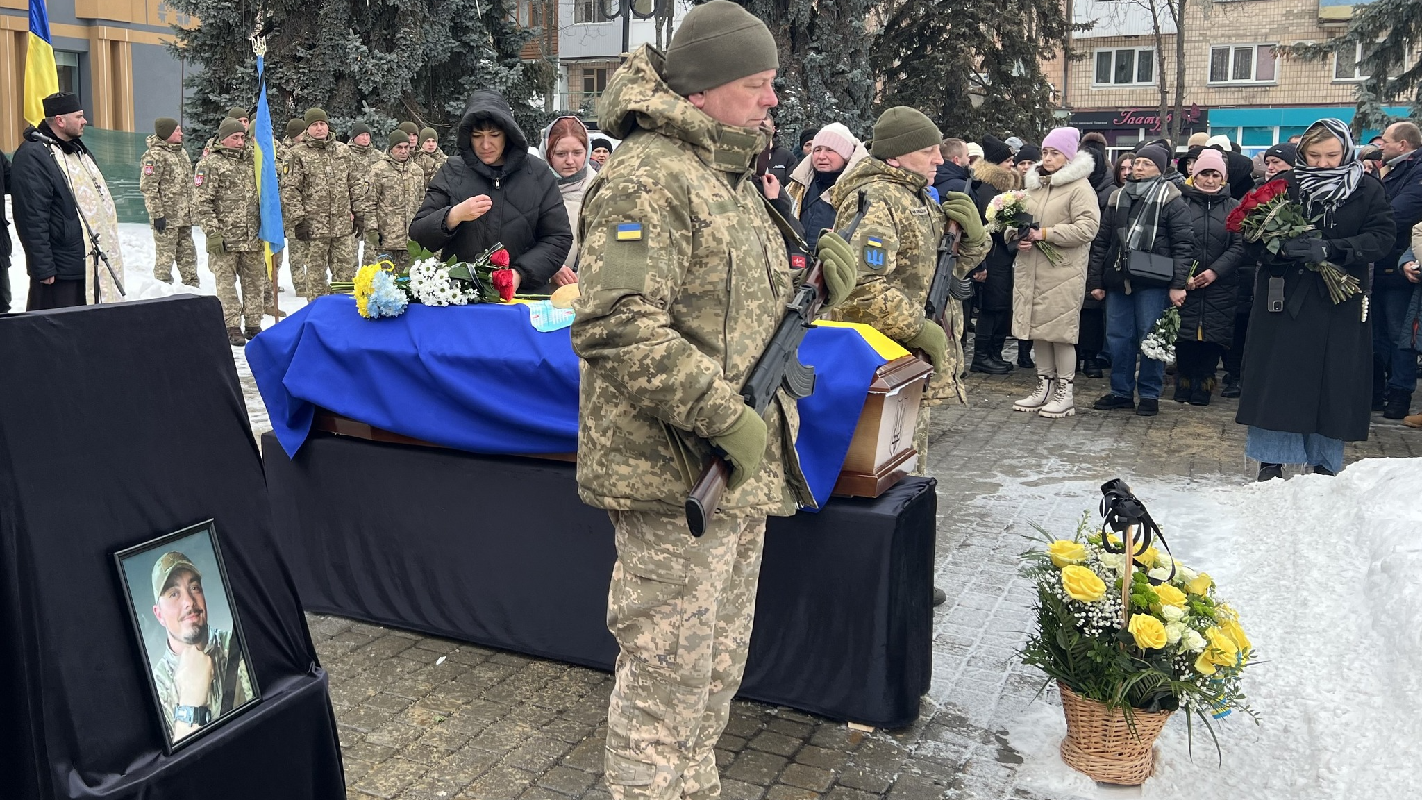 Загинув за три тижні до свого 26-річчя: на Волині в останню земну путь провели Героя Василя Гордіюка