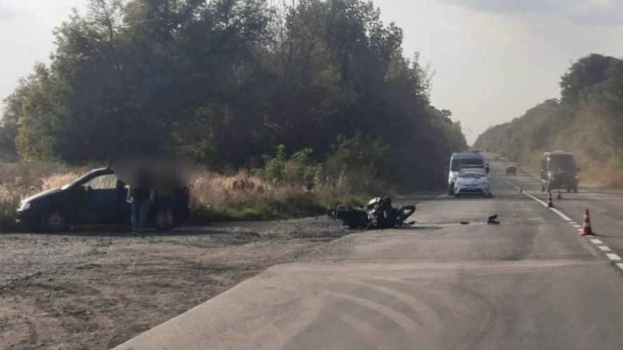 На Волині автомобіль зіткнувся з мотоциклом: водій двоколісного загинув на місці ДТП