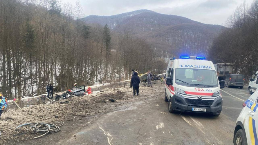 Жахлива автотроща на Закарпатті: батьки загинули, як їх дитина дивом вижила