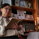 40 років серед книг: бібліотекарка з Волині створила театр і рятує сільську книгозбірню