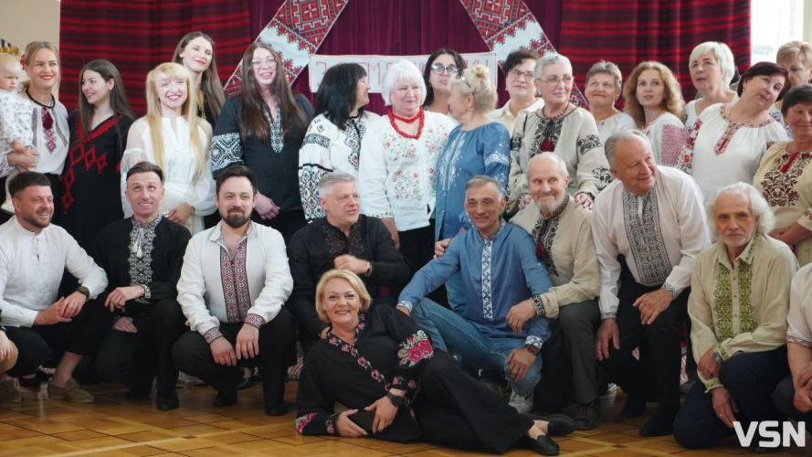«Сорочки, що прожиті сценою»: у Волинському драмтеатрі провели свято до Дня вишиванки. Фоторепортаж