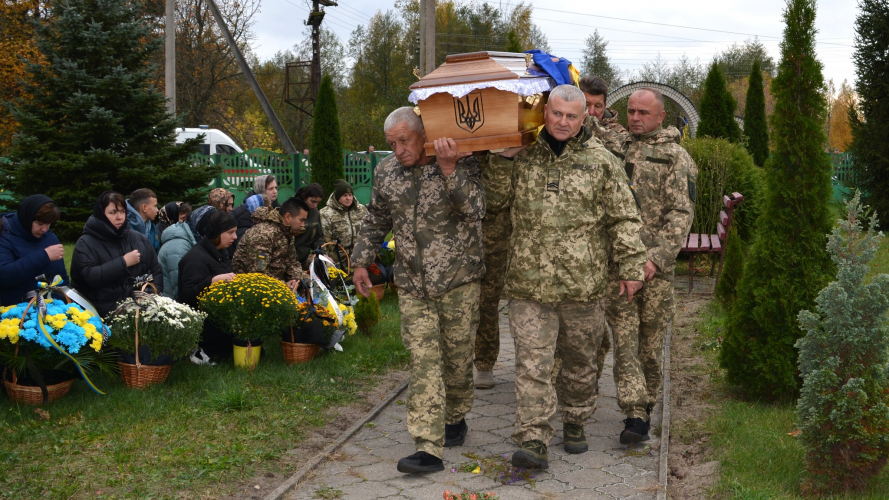 З перших днів вторгнення боронив Україну: на Волині попрощались з кавалером орденів «За мужність» Василем Петриком