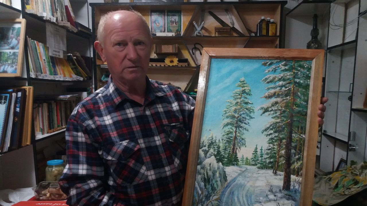Замість пензля - димар: як художник з Волині став відомим бджолярем і заснував музей