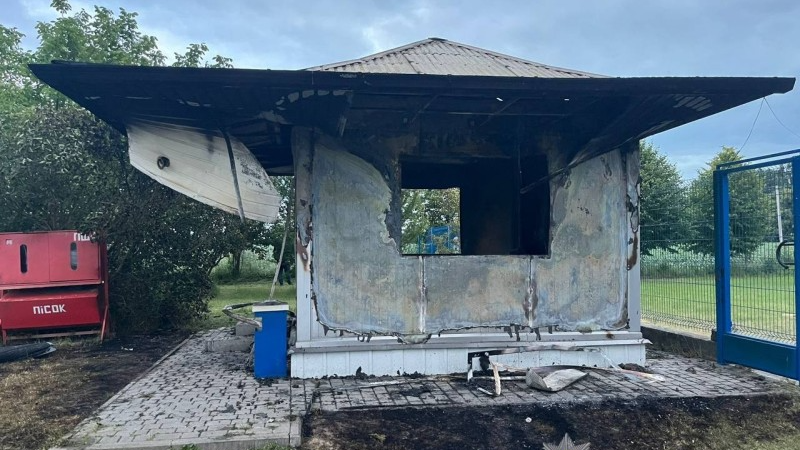 Уночі невідомий підпалив панельну прохідну в селі на Волині