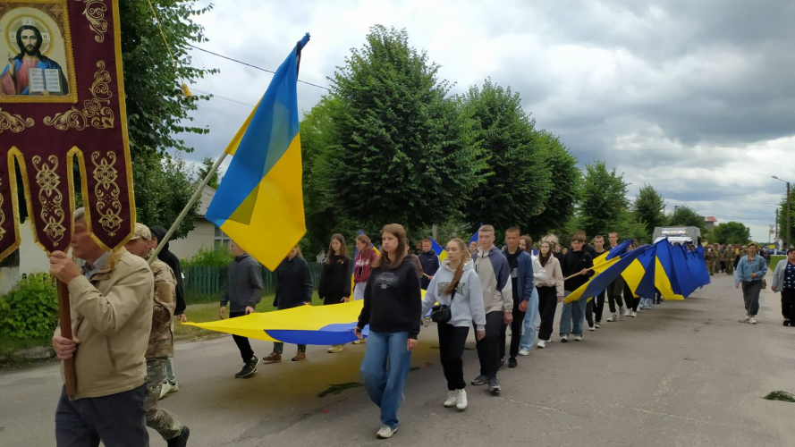 Ворожий дрон обірвав життя Героя: на Волині прощались з полеглим воїном Олегом Беценком