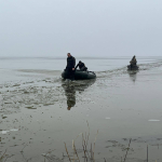 На Волині рятувальники звільнили рибалок, які потрапили в крижану пастку