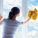 Вікна будуть чистими до самої осені: простий трюк, який захистить скло від пилу