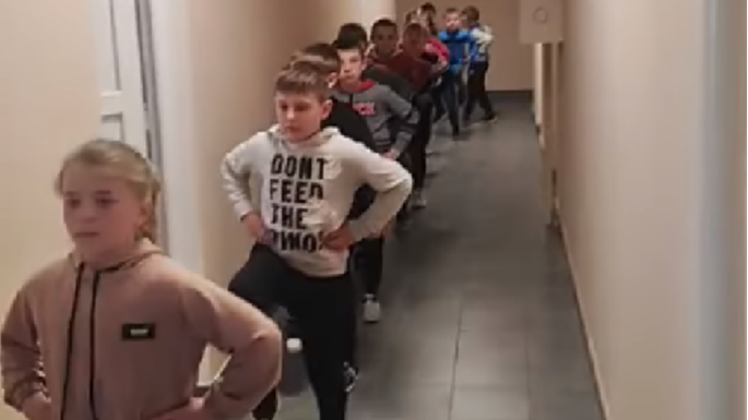 Займаються в коридорі, щоб не зіпсували спортзал: як проходить фізкультура у дитсадку в селі біля Луцька