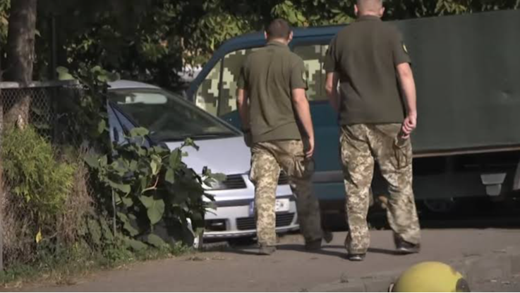 Скандал у Нововолинську: багатодітного батька доправили до ТЦК, а 12-річний син залишився сам в авто