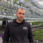 Волинянин вирощує понад 50 сортів квітів у теплицях