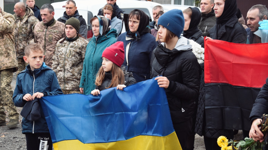 Півтора року вважали зниклим безвісти: на Волині попрощалися із полеглим Героєм Ігорем Савчуком