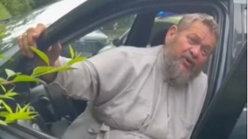 П’яний священник УПЦ МП влетів на авто у будинок та облаяв поліцейських