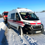 На Волині автомобіль «швидкої» застряг у сніговому заметі