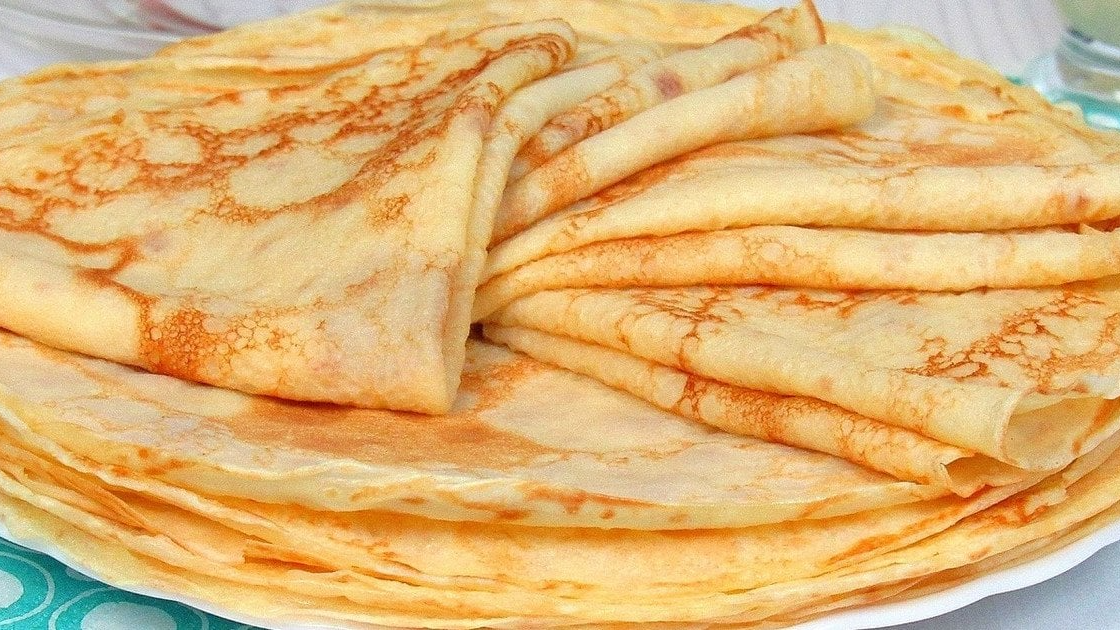 Не молоко і не кефір: простий інгредієнт, з яким млинці виходять ніжні й еластичні