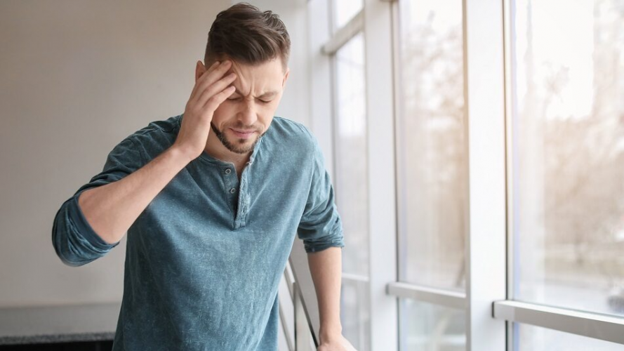 Який симптом є передвісником близького інсульту: дуже тривожна ознака