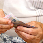Мінімальна пенсія у 2026 році зросте: хто і скільки отримає