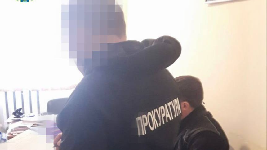 15 000 доларів за переправлення в ЄС: на Волині взяли під варту посадовця Нацполіції