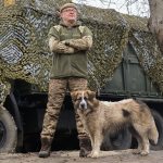 Захисник волинської «сотки» на псевдо Чілінтано піклується про собаку-побратима на фронті