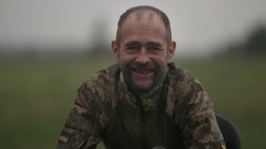 «У мене велика сім’я - це українські люди»: історія безхатька, який місяць сам тримав позицію під Сумами