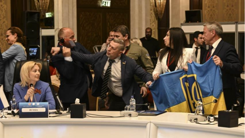 Бійка та сутичка: між українською та російською делегаціями в Анкарі трапилися конфлікти. Відео
