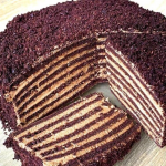 Торт «Спартак» без духовки: як приготувати легендарний десерт просто на сковороді