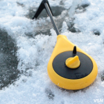 Крига 10 сантиметрів та жерлиці на щуку: фоторепортаж із зимового ставка у селі на Волині