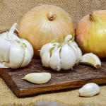 До свята Михайла чи після: коли садити часник і цибулю на зиму у листопаді 2025