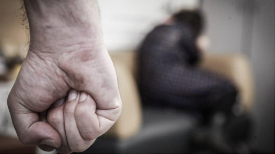 Волинянин бив та ображав своїх родичок на очах у дітей: чоловіка судили