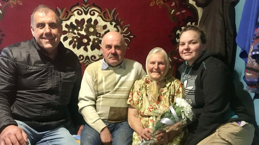 Має 4 онуків та 5 правнуків: довгожителька з Волині відзначила 91-річчя