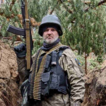  «Не хвилюйся, мамо, ми в лісі рибку ловимо», а у слухавці – вибухи: спогади про Героя з Волині Євгена Сороку