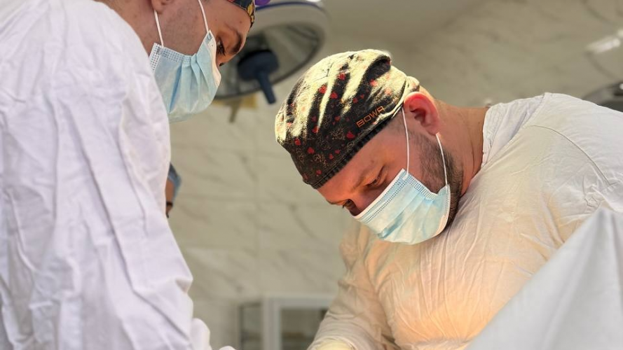 Волинські медики врятували 72-річну пацієнтку з величезною защемленою грижею та некрозом кишківника