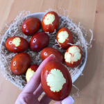 Цибулеве лушпиння та листя петрушки: як приготувати незвичайні яйця на Великдень