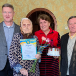 Радіє чотирьом внукам і п'ятьом правнукам: довгожителька з Волині відзначила 90-річчя