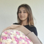 Майстриня з Волині створює букети, що не в’януть до десяти років