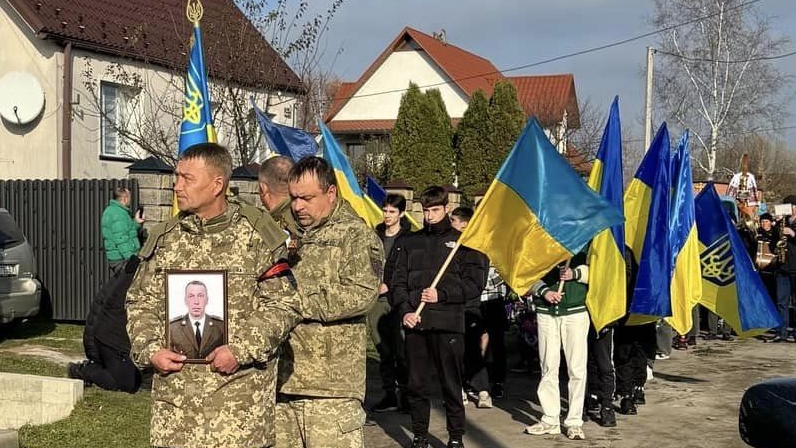 Міг звільнитися зі служби, але продовжував захищати Батьківщину: на Волині попрощалися із Героєм Ігорем Гіреєм