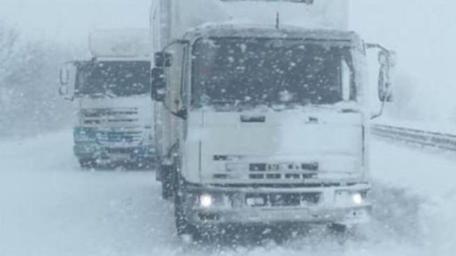 Біля «Ягодина» рух в бік кордону заблокували вантажівки