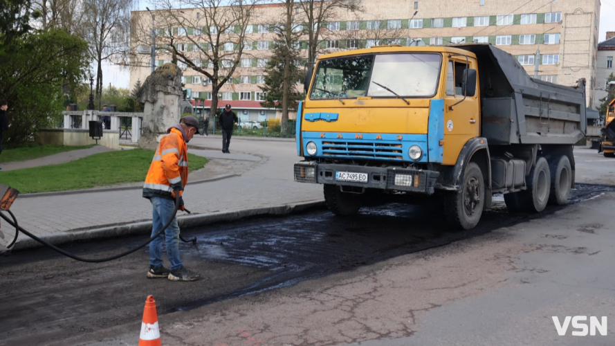 У Луцьку ремонтують дороги: де вже працюють і що в планах
