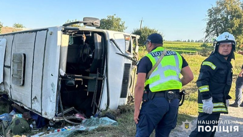 Жахлива ДТП на Хмельниччині: автобус з дітьми потрапив у ДТП. Є загиблі