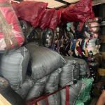 На Волинській митниці серед секонд-хенду виявили понад 5 тонн нового одягу