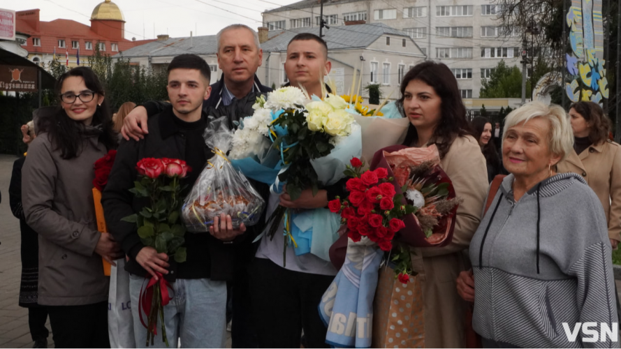 «Я зараз тут, і це моя реальність»: у Луцьку зустріли захисника Павла Літвіна після 50 місяців полону