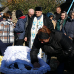 «Куди ж ти, сину, йдеш…»: на Волині в останню дорогу провели воїна Сергія Беня