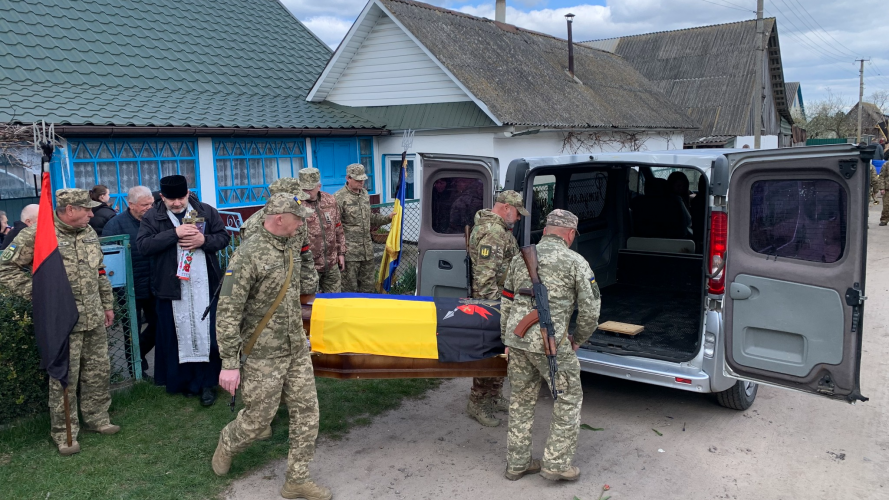 Рівно через рік після загибелі на Волині провели в останню дорогу Героя Юрія Камця
