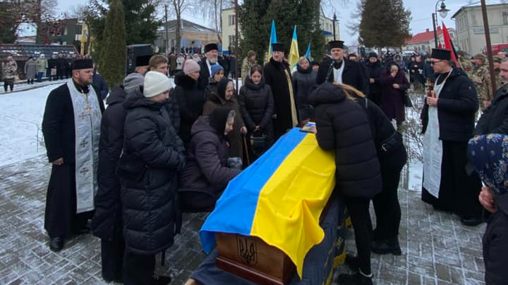 Загинув у бою на Покровському напрямку: у Луцькому районі прощаються із Героєм Андрієм Головчуном