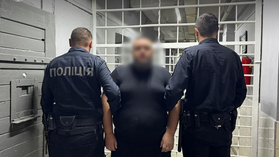 За 7 тисяч доларів військовослужбовець «допомагав» ухилянтам виїжджати за кордон: його затримали на Волині