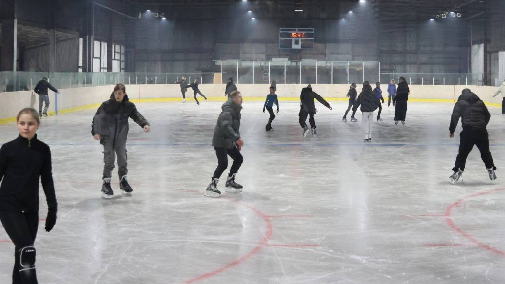 Нова локація – нові емоції: у Луцьку відкрили льодову арену «Снігова королева»